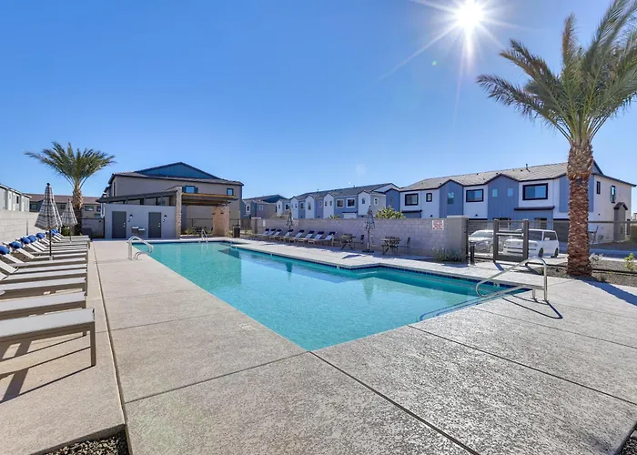 Apartment Community Pool & Hiking Trails: Red Fox Retreat 1