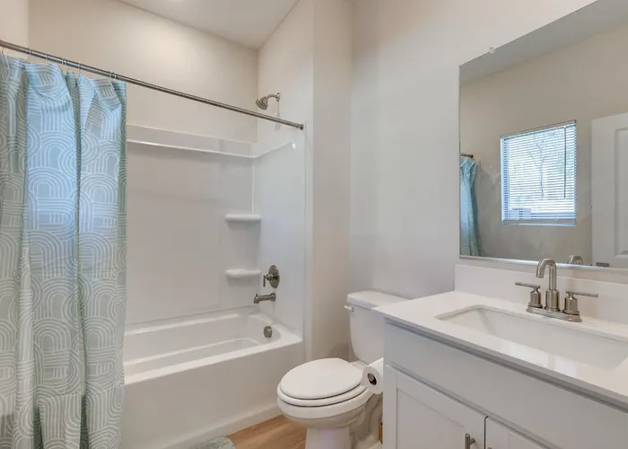 Community Pool & Hiking Trails: Red Fox Retreat 1