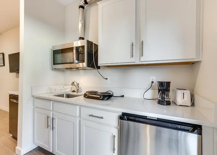 Apartment Community Pool & Hiking Trails: Red Fox Retreat 1
