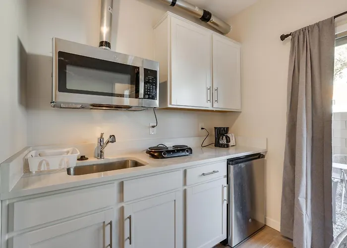 Community Pool & Hiking Trails: Red Fox Retreat 1 Apartment *