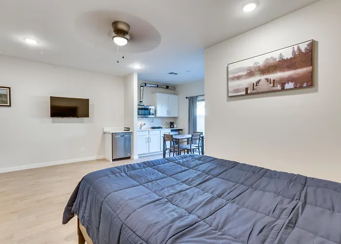 Community Pool & Hiking Trails: Red Fox Retreat 1 Phoenix